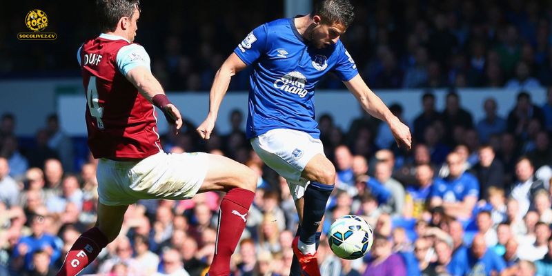 Các cầu thủ Everton quyết tâm tận dụng lợi thế sân nhà để giành trọn 3 điểm quý giá trong cuộc đua trụ hạng